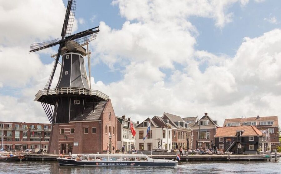 Haarlem: Dutch Windmill & Spaarne River Sightseeing Cruise - What makes the landmarks special from the water