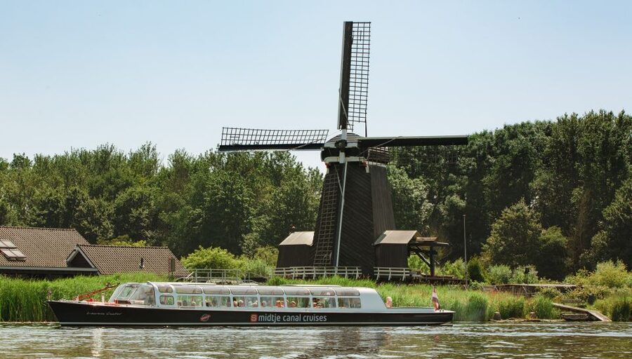 Haarlem: Dutch Windmill & Spaarne River Sightseeing Cruise - On-board comfort: heated boats are not a small detail