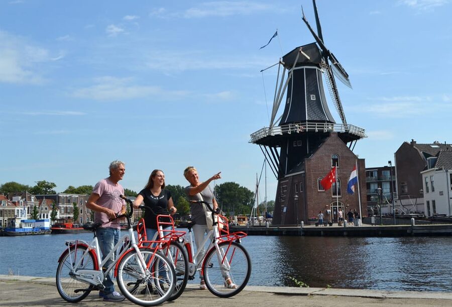 Haarlem Highlights Bike Tour - Getting Oriented at Bike Tours Haarlem, Stationsplein 64