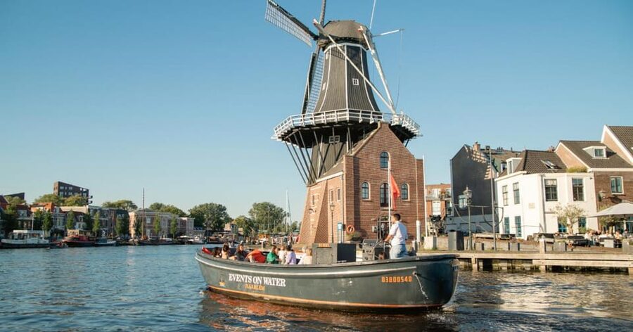 Haarlem: Sightseeing Boat Tour with Snacks and Drinks - Weather Reality: Covered Boat Help, Then Wrap Up Warm