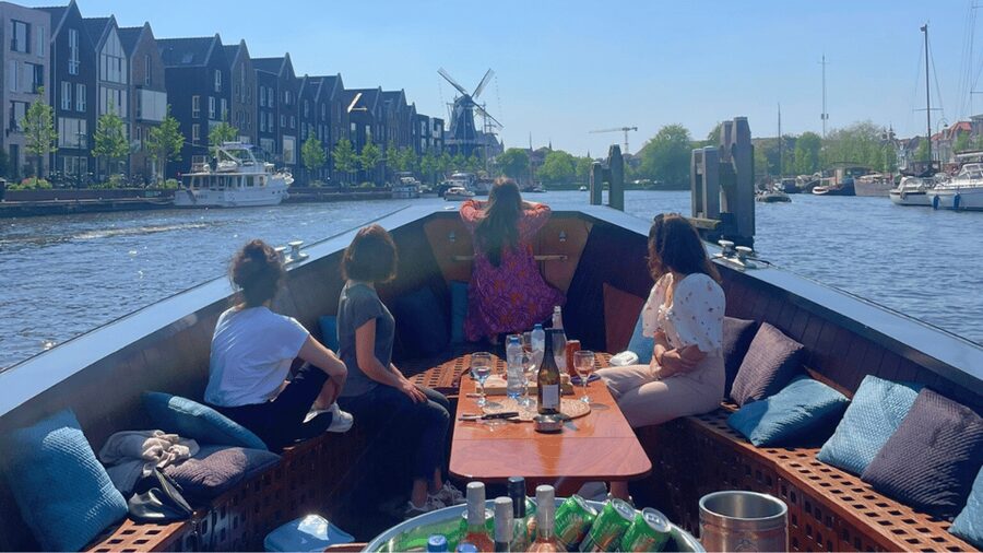 Haarlem: Sightseeing Boat Tour with Snacks and Drinks - Should You Book This Haarlem Canal Cruise?