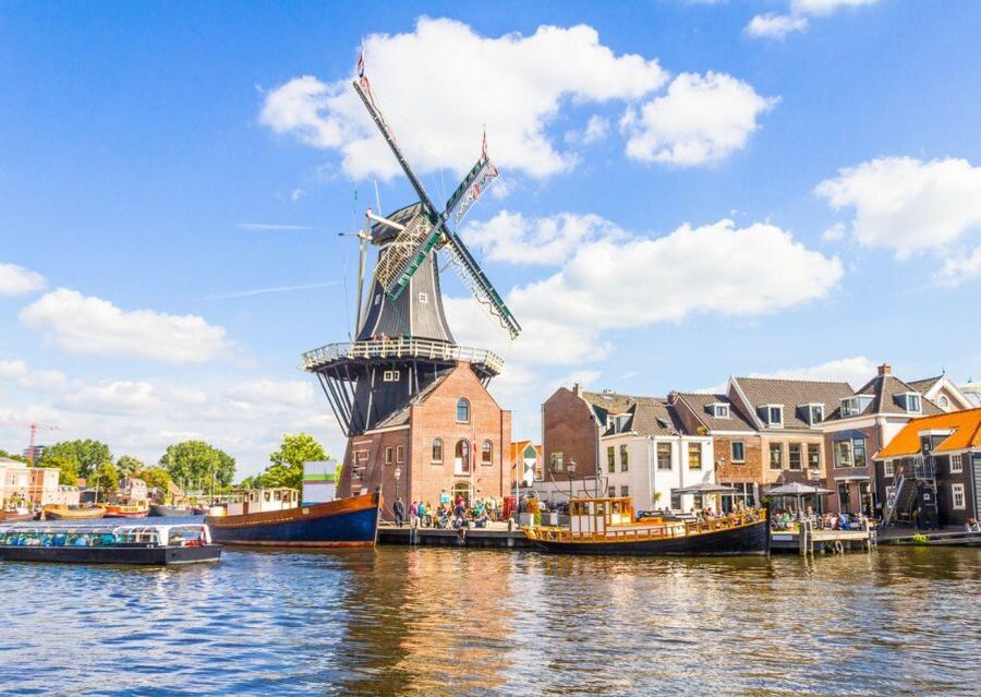 Haarlem: Sightseeing Canal Cruise through the City Center - Key highlights worth planning around