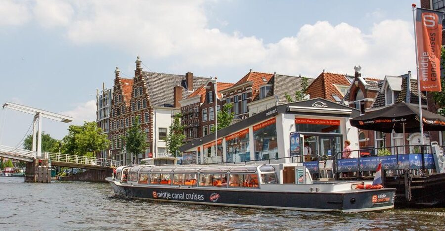 Haarlem: Sightseeing Canal Cruise through the City Center - Comfortable cruising in winter, spring, and shoulder season
