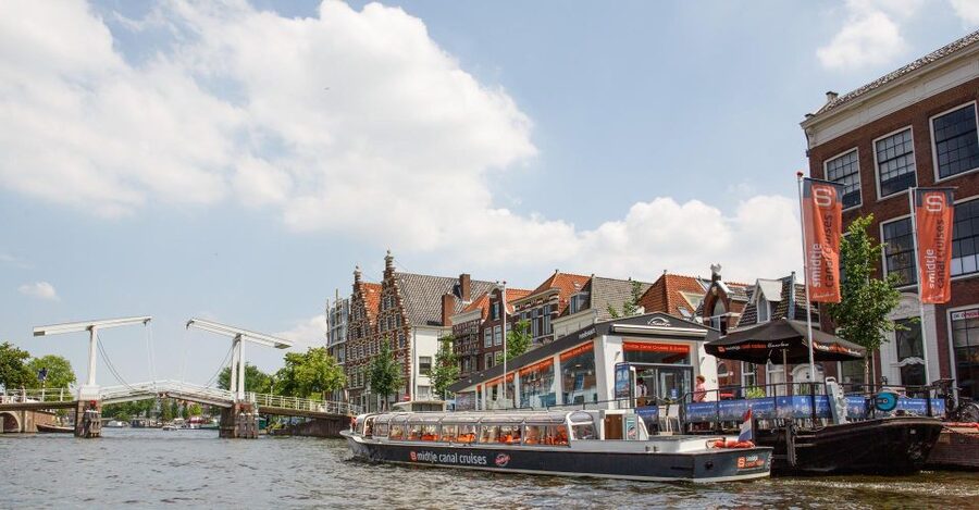 Haarlem: Sightseeing Canal Cruise through the City Center - Getting onboard at Smidtje Canal Cruises, across from Teylers Museum
