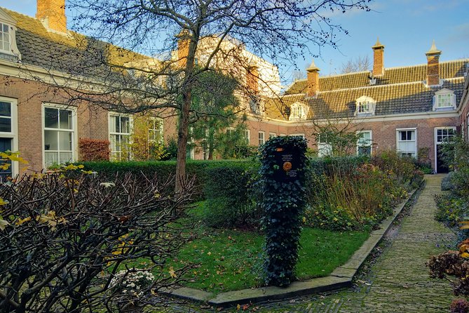 Haarlem Walking Tour. Unknown and Surprising - Proveniershof and City Courtyards, Small Spaces With Practical Stories