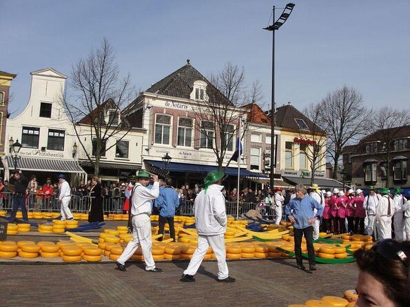 Half-Day Edam and Volendam Private Walking Tour from Amsterdam - Volendam’s family smokehouse lunch idea (and the one day to watch)