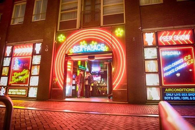 Half-Day Tour of Red Light District and Jordaan District with Private Guide in Amsterdam - Jordaan District Shift: Neighborhood Character and the Anne Frank House Area