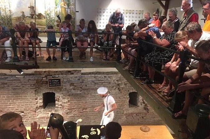 Hattem's Windmills, Bakeries and Ghosts: A Self-Guided Audio Tour - Ghosts, het Spookhuys, and the City Walls Factor