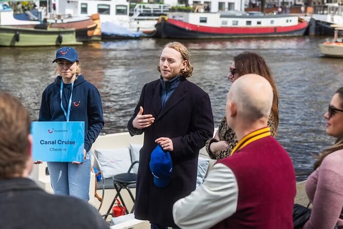 Highlights and Local Insights Canal Cruise Tour in Amsterdam - Where the cruise starts, and why location matters