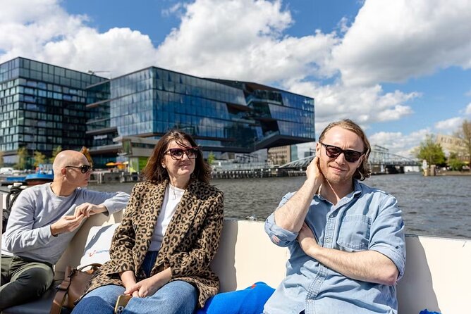 Highlights and Local Insights Canal Cruise Tour in Amsterdam - Photo strategy: when to point your camera on this specific route
