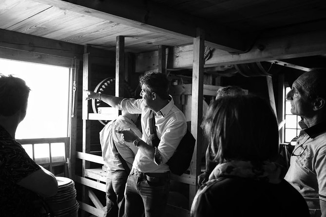 Historical tour of Amsterdam with Italian guide - Starting at Park Plaza Victoria, then getting your bearings fast