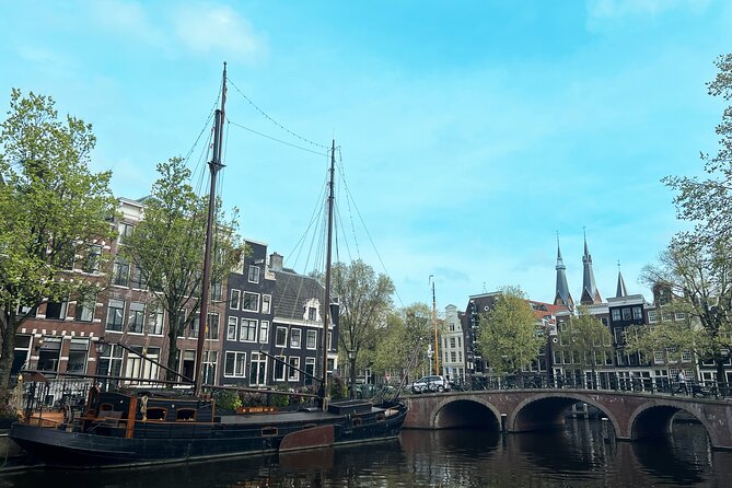 Historical Walking Tour, private with local Dutch guide - First-time bearings: what this 2-hour Amsterdam walk is best at
