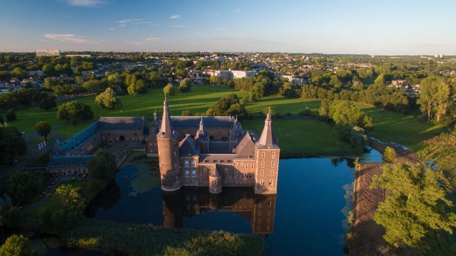 Hoensbroek: Entry Ticket to Hoensbroek Castle - The big walk: 40 chambers and the fairytale-like passageways