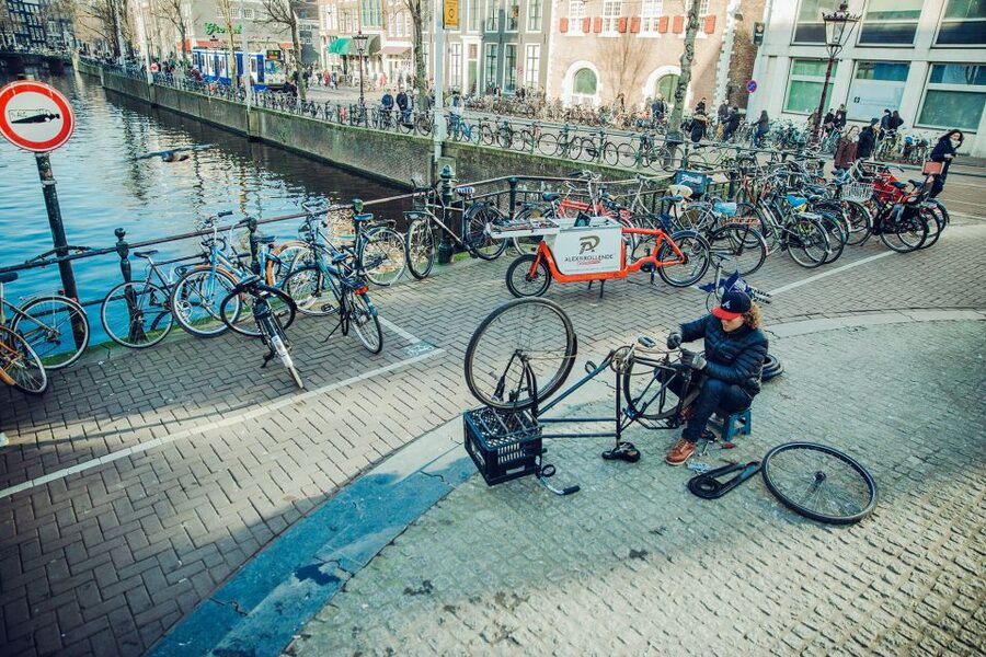 Humans of Amsterdam - Small group cultural walking tour - Small group of 8 and 8500 steps: how to pace yourself