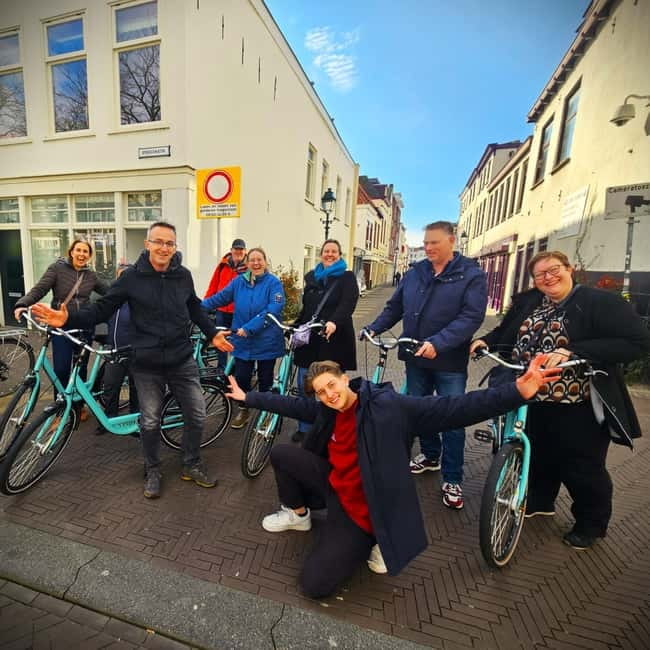 Interactive Safe 2,5hr Bike tour with Entertaining Guide - What happens before you pedal: the 5-minute safety setup
