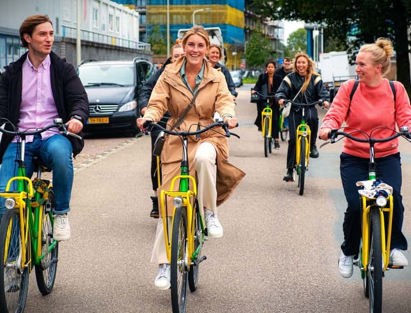 Interactive Safe 2,5hr Bike tour with Entertaining Guide - The guide is the difference, and you can feel it
