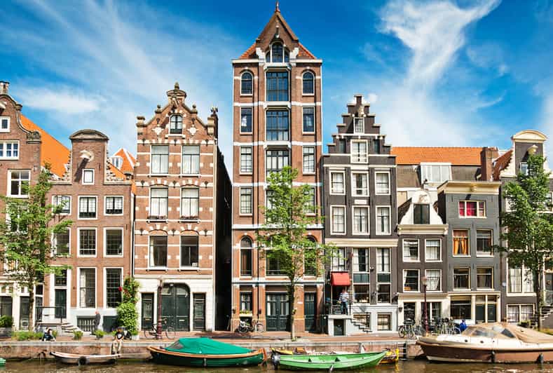 Jordaan, Anne Frank and Leidseplein tour in English - Canal Ring Start at Stationsplein, What You See in Your First 20 Minutes