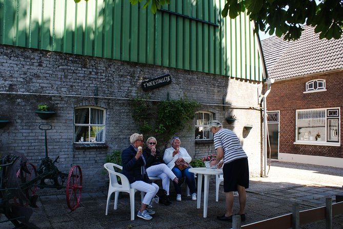 Kinderdijk Area Cycling Tour - The Local Food Loop: Cheese Farm, Pastry Break, and Fresh Ice Cream