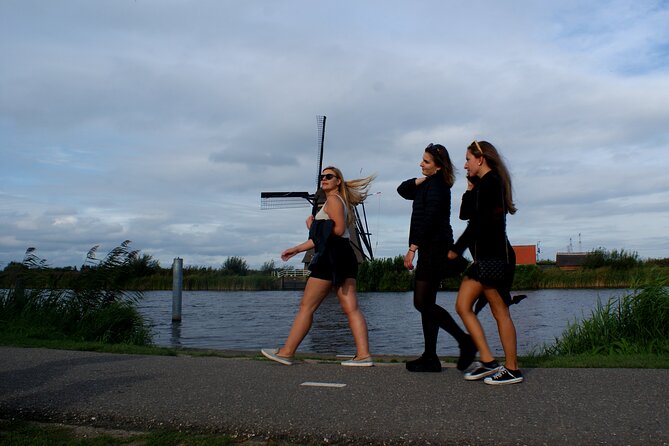 Kinderdijk Bike Tour - The bike route through polders, canals, and rural wildlife