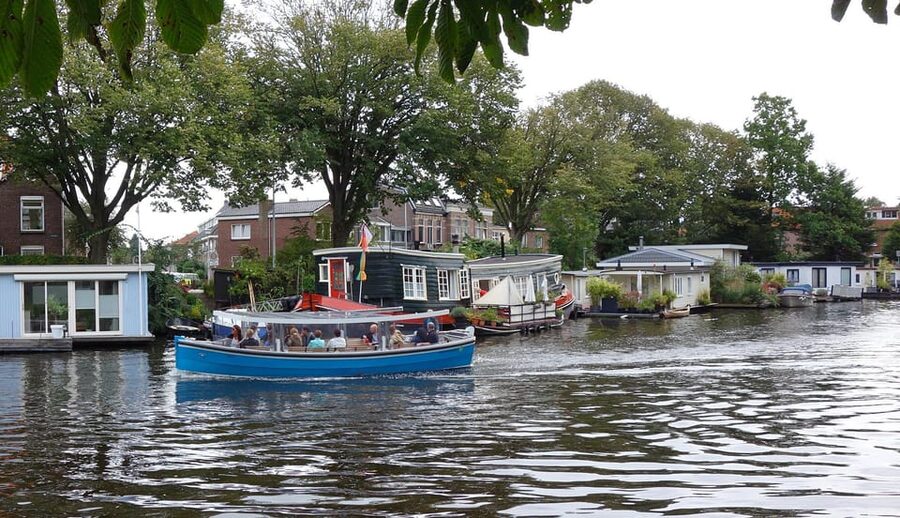 Leiden: Cruise through the Historic City Center with Guide - Why Leiden canal views work so well from a silent electric boat