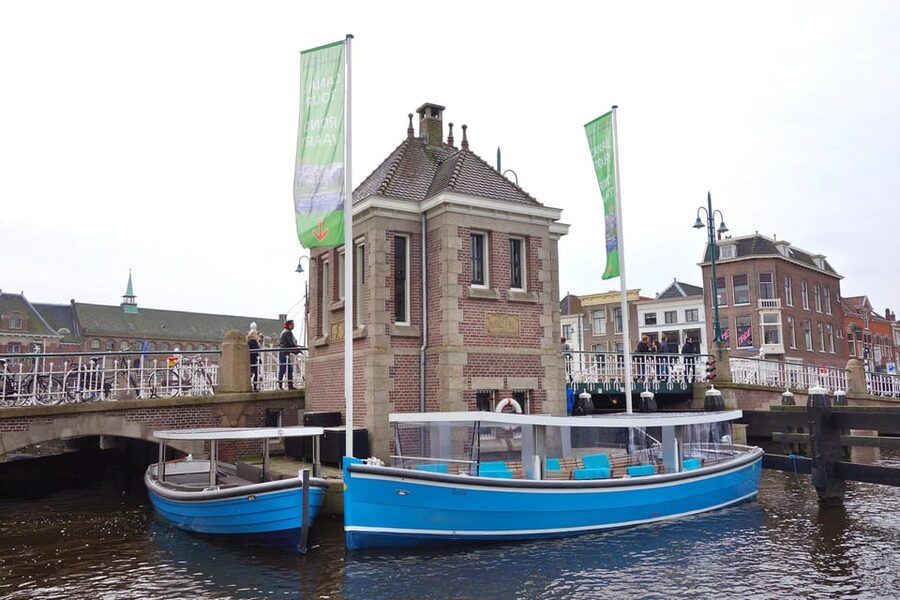 Leiden: Cruise through the Historic City Center with Guide - Hortus Botanicus, the observatory, and why these stops matter from the water
