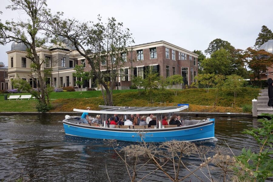 Leiden: Cruise through the Historic City Center with Guide - The historic center loop: bridges, canals, and city landmarks you can spot fast