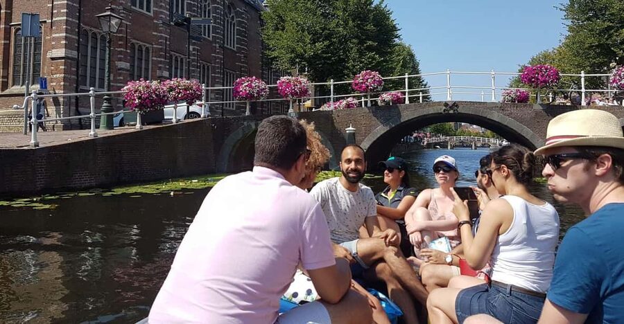 Leiden: Electric Boat Rental - Your 2-Hour Freedom: How the Canals Fit Together