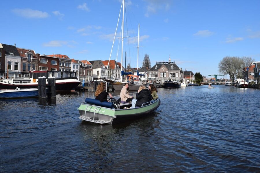 Leiden: Electric Boat Rental - Cruising the Canal Ring, Watching Leiden From the Water