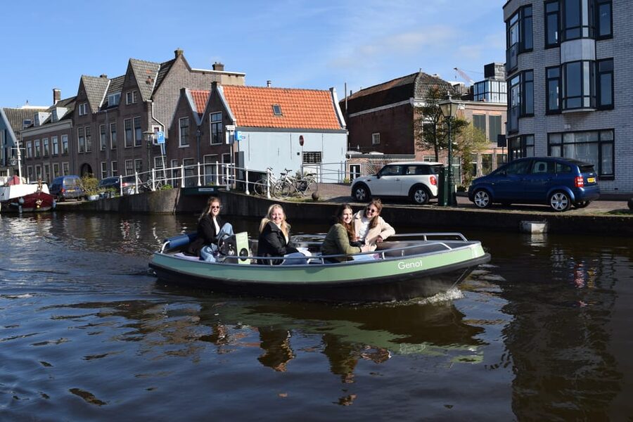 Leiden: Electric Boat Rental - Price and Value for a Group Up to 8