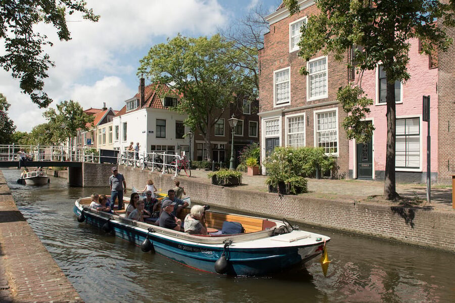 Leiden: Guided City Canal Cruise - Costs and value: how $15 works when you only have an hour