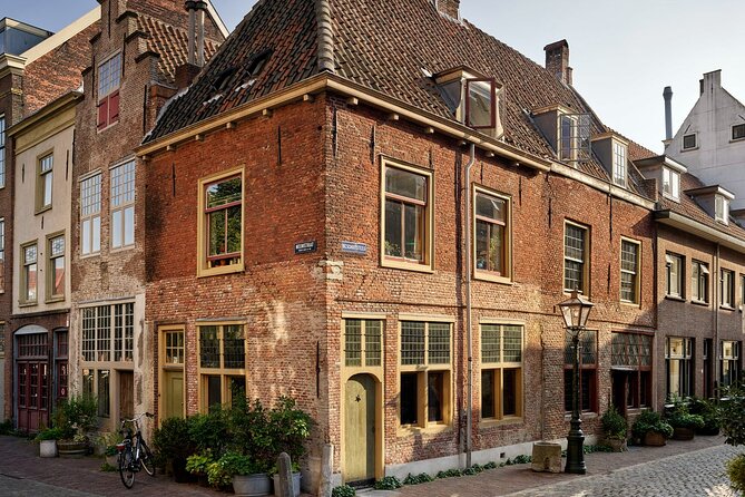 Leiden Tour with Live guide and Visit to Rembrandt's First Studio - Windmill time with Molen de Put, mostly from outside