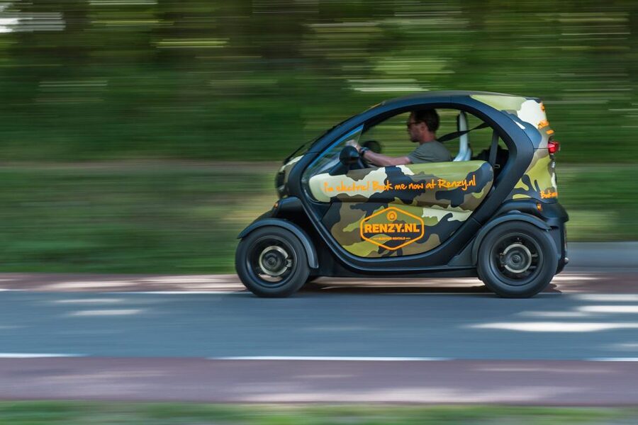 Lisse: Drive-it-Yourself History and Castle Audio Tour - Why an electric Twizy route feels different in Lisse and South Holland