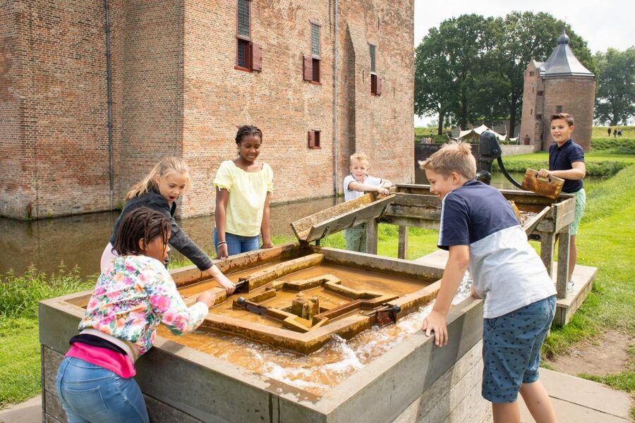 Loevestein Castle Entry Ticket - Guide stories and audio tours: matching your style to the day