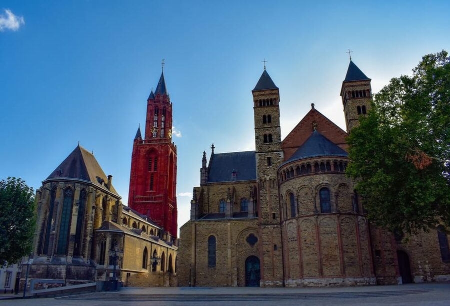 Maastricht: Day trip from Amsterdam with 3 country point - The Guide Factor: Why Pedro’s Storytelling Changes the Day