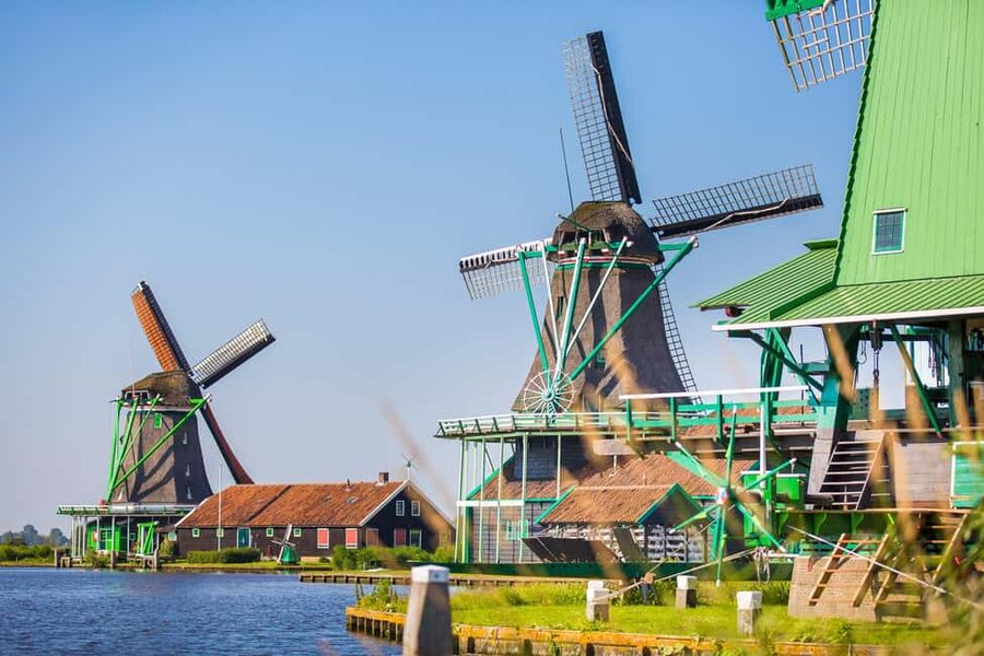 Marken, Volendam, and Edam Full-Day Tour from Amsterdam - Volendam and the IJssel Lake: Coach vs Marken Express