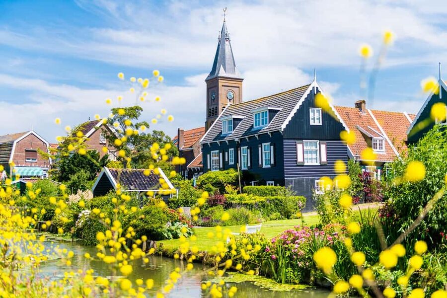 Marken, Volendam, and Edam Full-Day Tour from Amsterdam - Marken: Colorful Houses, Costumes, and a Real Sense of Place