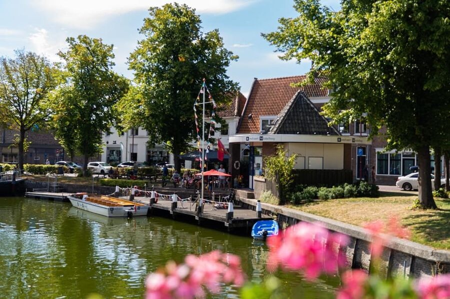 Middelburg: City Canal Cruise - How the captain’s stories turn monuments into context