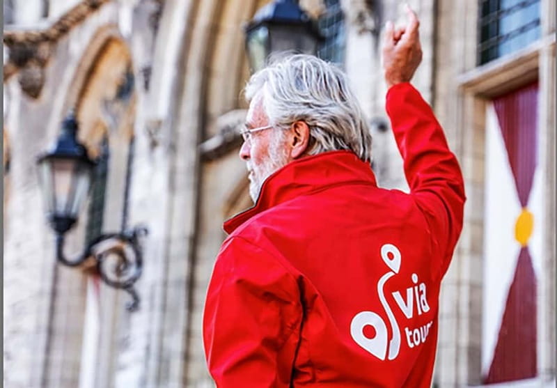 Middelburg: Guided Tour Townhall - Meeting on the Markt: How to Find the Red-Coat Guide
