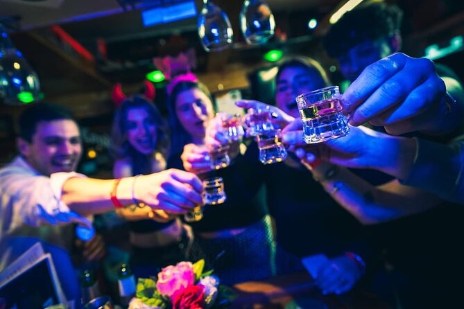 New Year's Eve Pub Crawl With Optional Club Entrance - Stop 1 at Red Light Bar: What the First Hour Feels Like