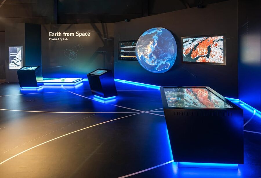 Noordwijk: Space Expo Entry Ticket - The main exhibits: Soyuz, ISS, and a real meteorite
