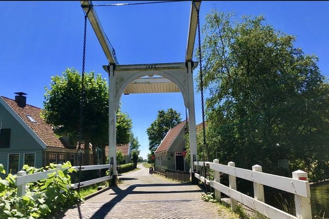 Off the beaten paths Dutch Country Side Private Tour in Jaguar - Monnickendam: a quiet start with city rights since 1355