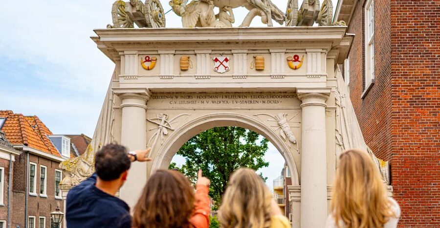 Outside Escape Amsterdam with your friend(s) and have fun! - Riddles and Rembrandt: the core idea