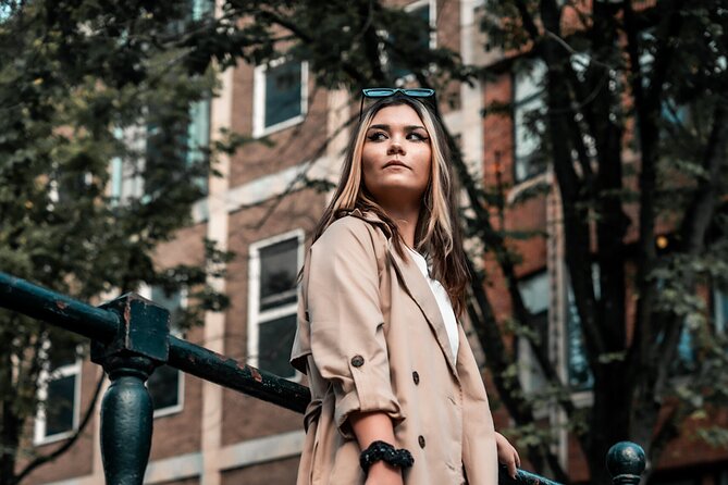 Photoshoot Experience in Amsterdam - Canal and bridge photos without the scavenger hunt