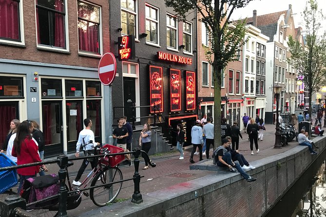 Private Amsterdam Red Light District and Coffee Shop Tour - The smallest house and the VOC storage-to-living story