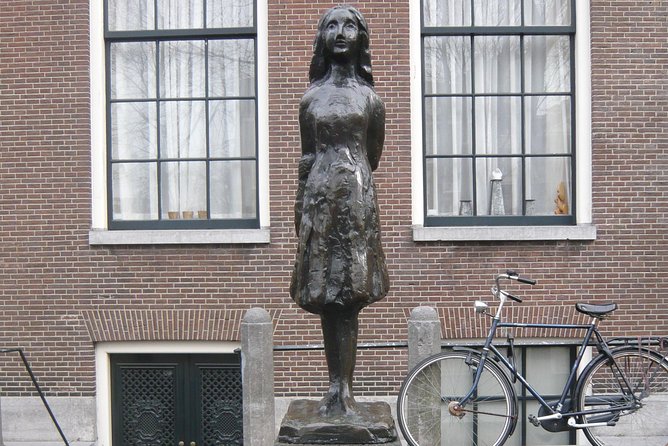 Private Amsterdam WW2 walking tour - Stop 4: Hollandsche Schouwburg and the Deportation Camps Topic