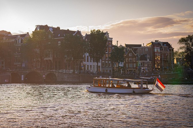 Private Boat Tour Amsterdam - 90 Min incl. welcome drink on historic saloon boat - Meeting Point at Oosterdokskade 8, and How the Timing Feels