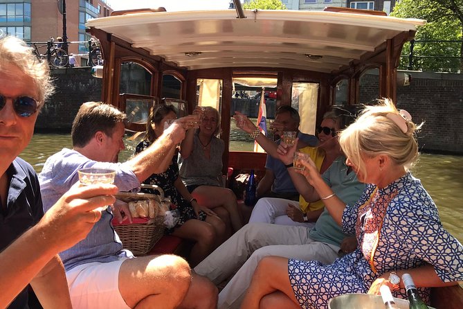 Private canal cruise on small historic boat - Herengracht, Keizersgracht, and the 17th-Century Trader Perspective