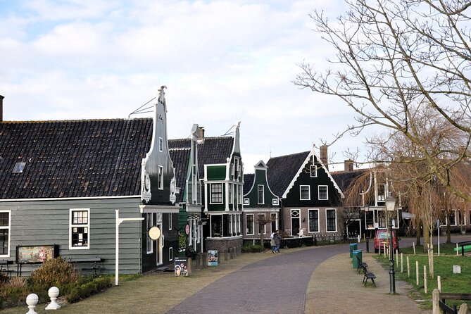 Private Guided Keukenhof Gardens and Zaanse Schans Tour - Henry Willig cheese tasting: a quick stop that adds real flavor