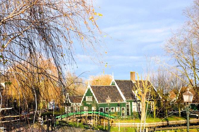 Private Guided Keukenhof Gardens and Zaanse Schans Tour - Kooijman souvenirs and clogs workshop: see the craft, not just the result
