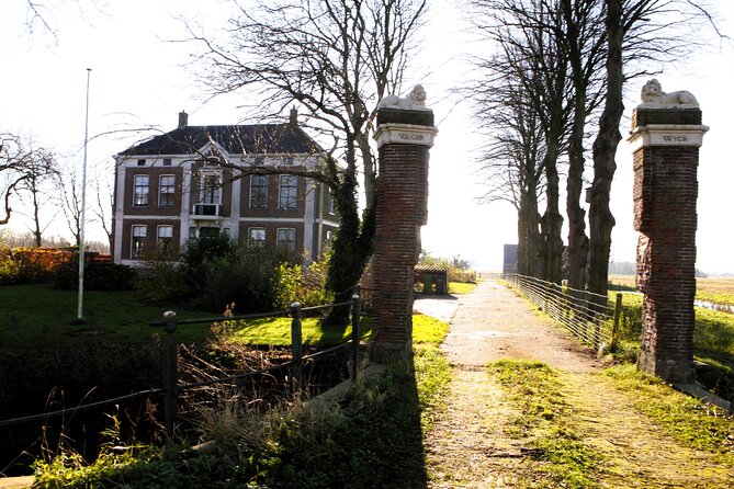 Private Guided Senior Countryside Windmill Tour - Broek in Waterland: old wooden houses, a 16th-century church, and water everywhere
